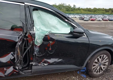 2020 Ford Escape Titanium из США, поврежденный, VIN 1FMCU9J96LUA89813